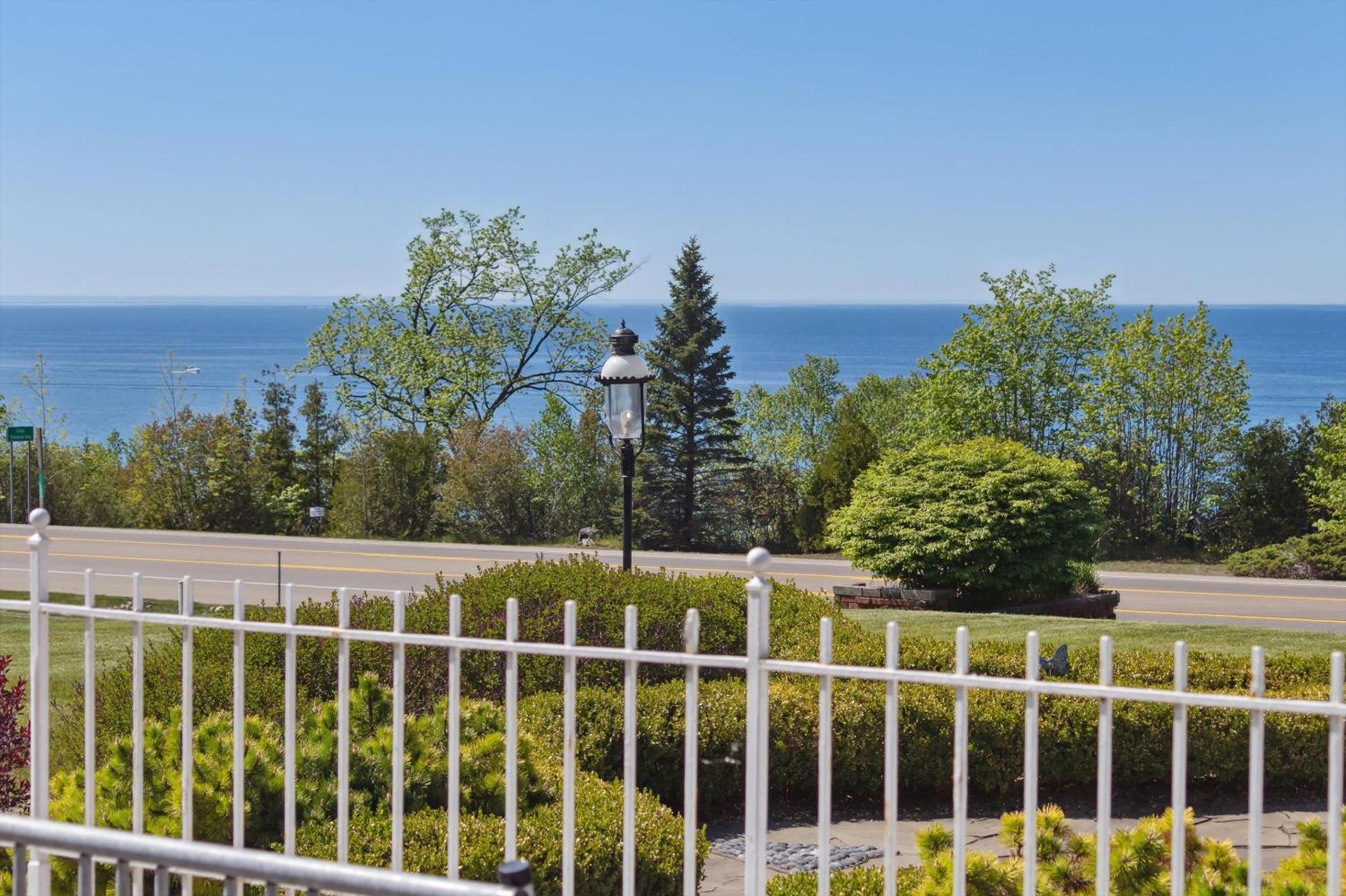 Villa Self Check-In Lake Views Workspace 2 Queen Beds Petoskey Exterior foto