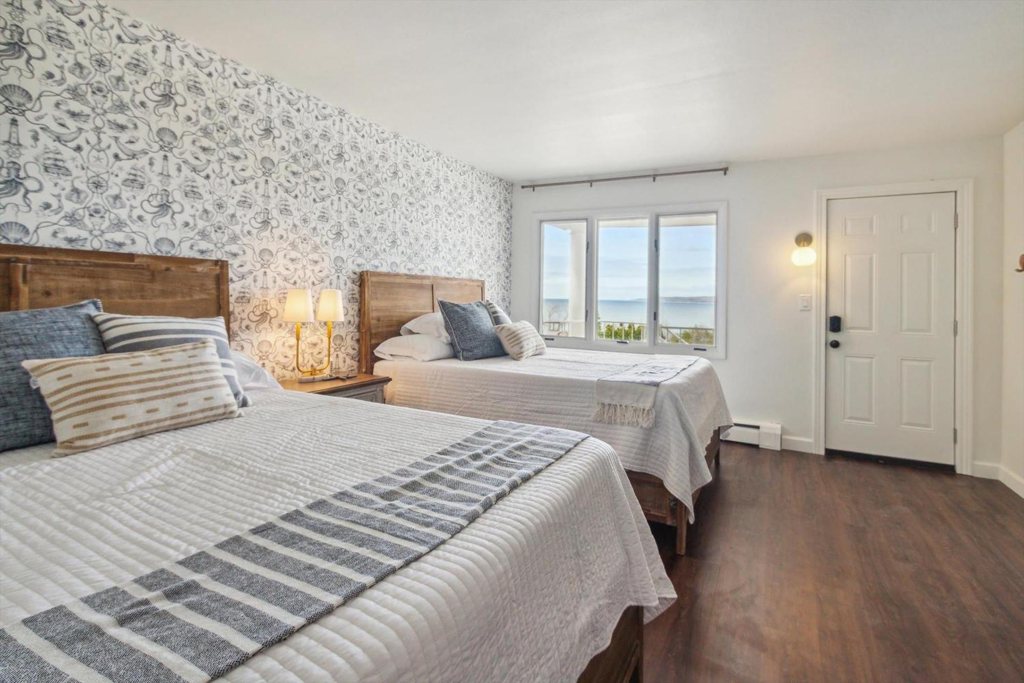 Villa Self Check-In Lake Views Workspace 2 Queen Beds Petoskey Exterior foto