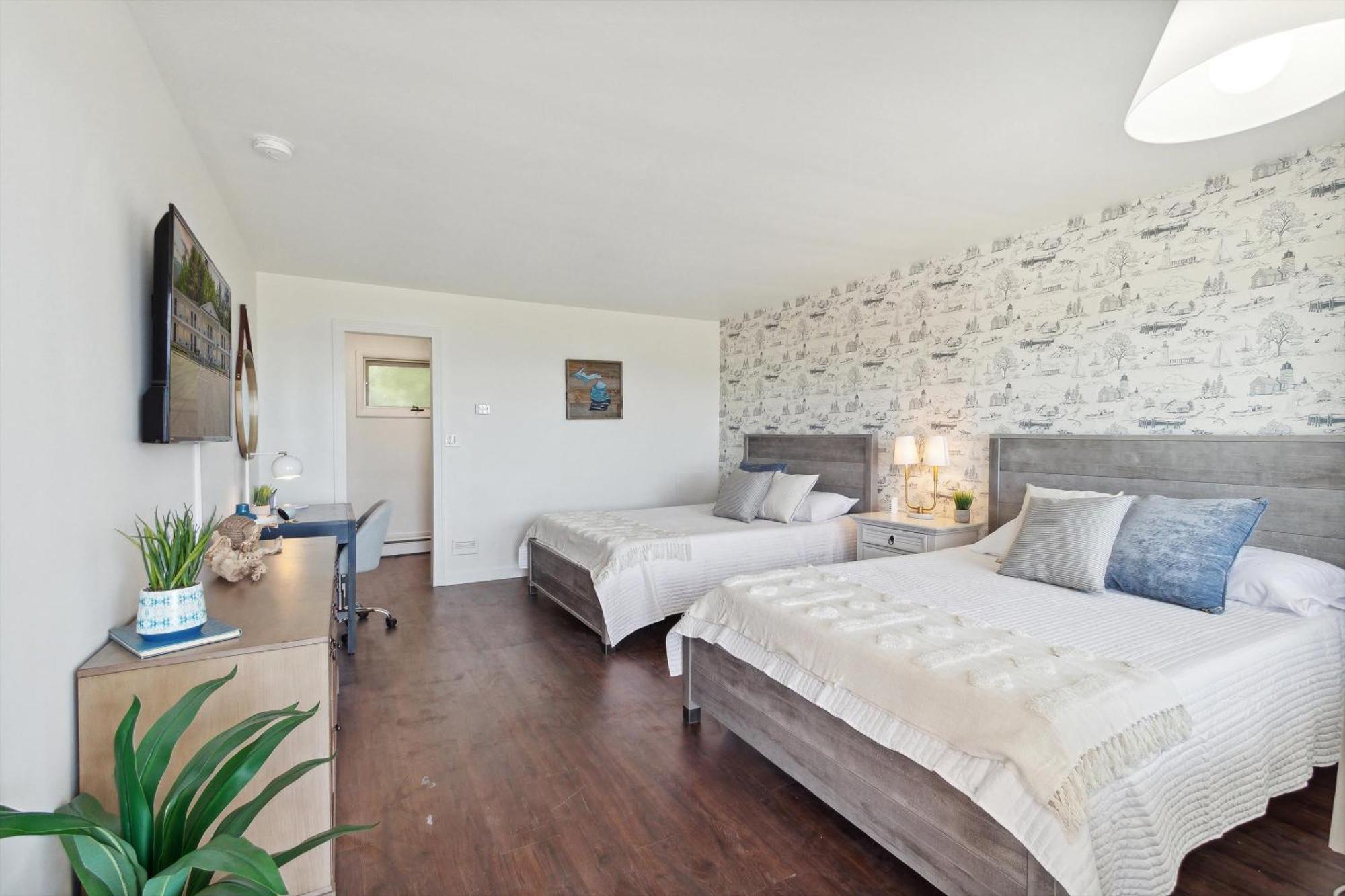 Villa Self Check-In Lake Views Workspace 2 Queen Beds Petoskey Exterior foto